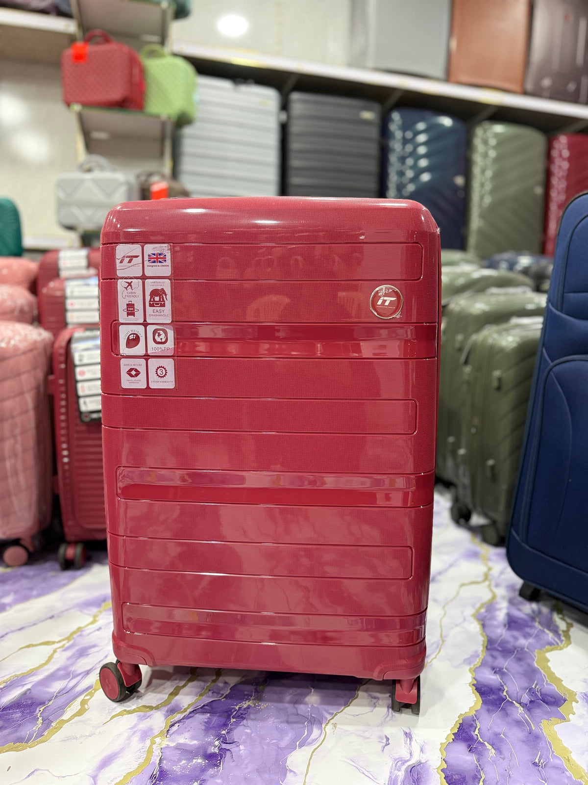 IT Luggage Large Expandable Hardside Suitcase – Lightweight 8-Wheel Spinner Check-In Luggage