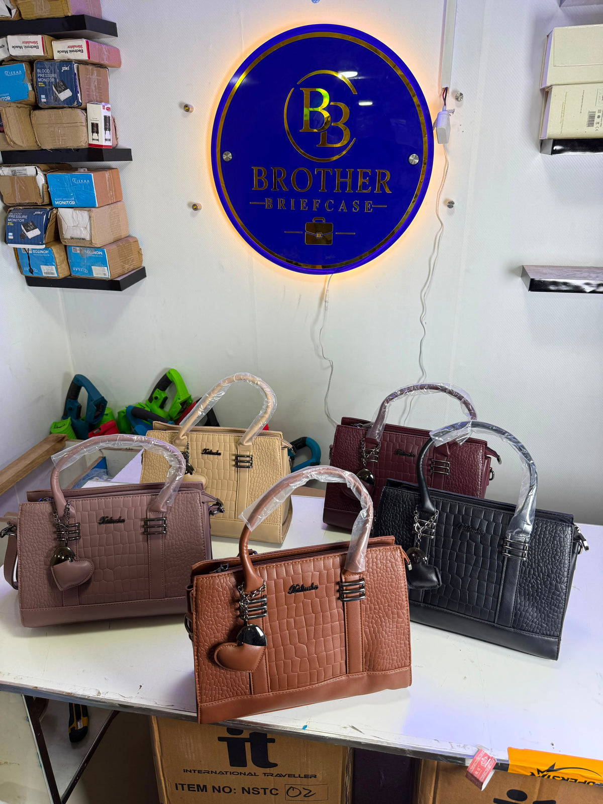 Premium Crocodile Texture Ladies Handbag – Stylish & Elegant Shoulder Bag
